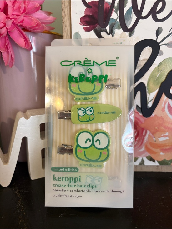 The Creme Shop Other - CRÈME Keroppi Green Kids Hair Clip Set